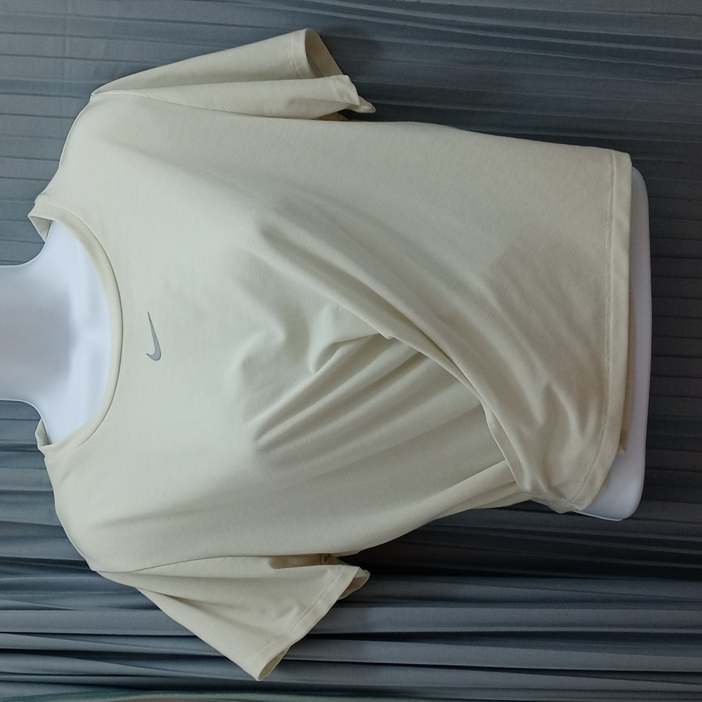 Women's nike top